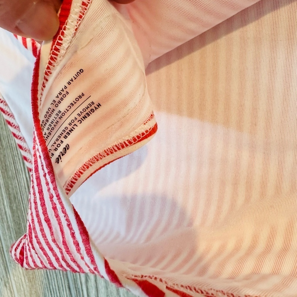 NEW! AERIE RUFFLE BIKINI BOTTOM Size Medium Red White Classic Cut Swim Women - Picture 8 of 10
